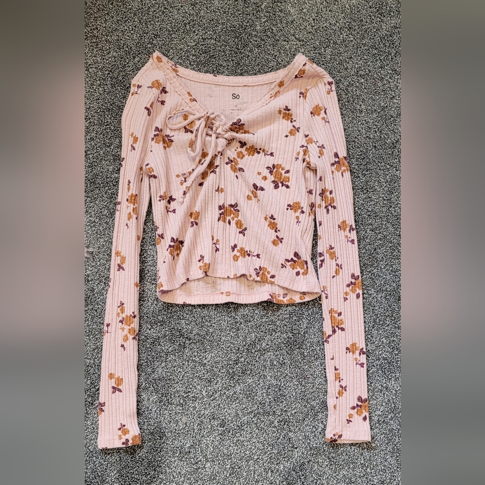 So brand pink long sleeved floral crop top